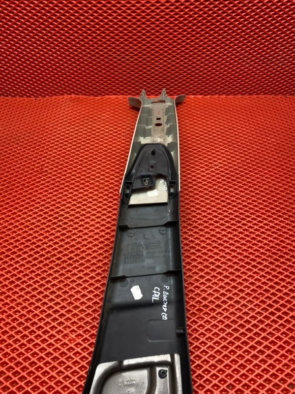 Обшивка центральной стойки Renault Duster F4R 400 2012 лев. (б/у)