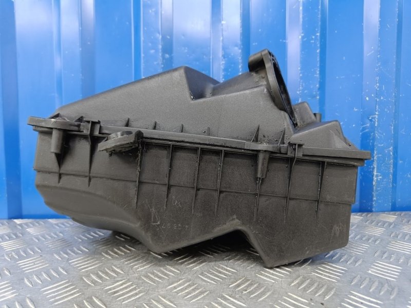 Корпус воздушного фильтра Octavia 1997 A4 1.6 AKL
