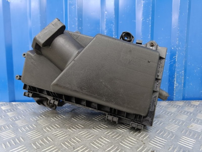 Корпус воздушного фильтра Octavia 1997 A4 1.6 AKL