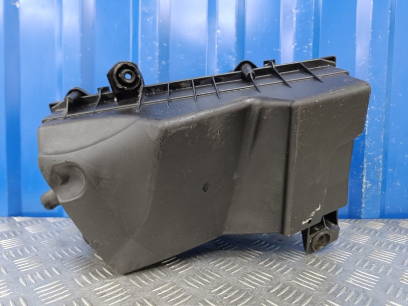 Корпус воздушного фильтра Octavia 1997 A4 1.6 AKL
