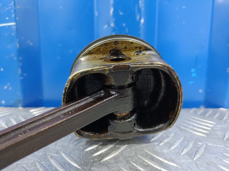 Поршень с шатуном Kia Cerato LD 1.6 G4FC 2007 (б/у)