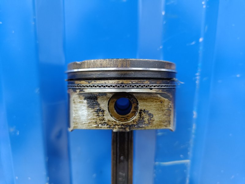 Поршень с шатуном Kia Cerato LD 1.6 G4FC 2007 (б/у) Поршень с шатуном Kia Cerato LD 1.6 G4FC 2007 (б/у)