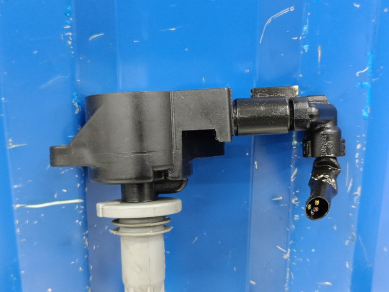 Катушка зажигания Mercedes-Benz M-Class W164 3.5 M272.967 2008 (б/у) Катушка зажигания Mercedes-Benz M-Class W164 3.5 M272.967 2008 (б/у)