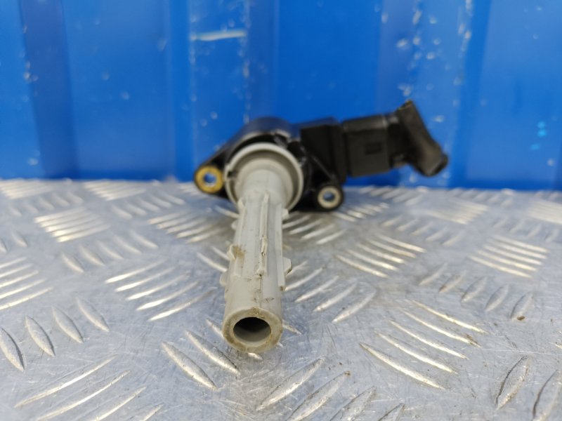 Катушка зажигания Mercedes-Benz M-Class W164 3.5 M272.967 2008 (б/у) Катушка зажигания Mercedes-Benz M-Class W164 3.5 M272.967 2008 (б/у)