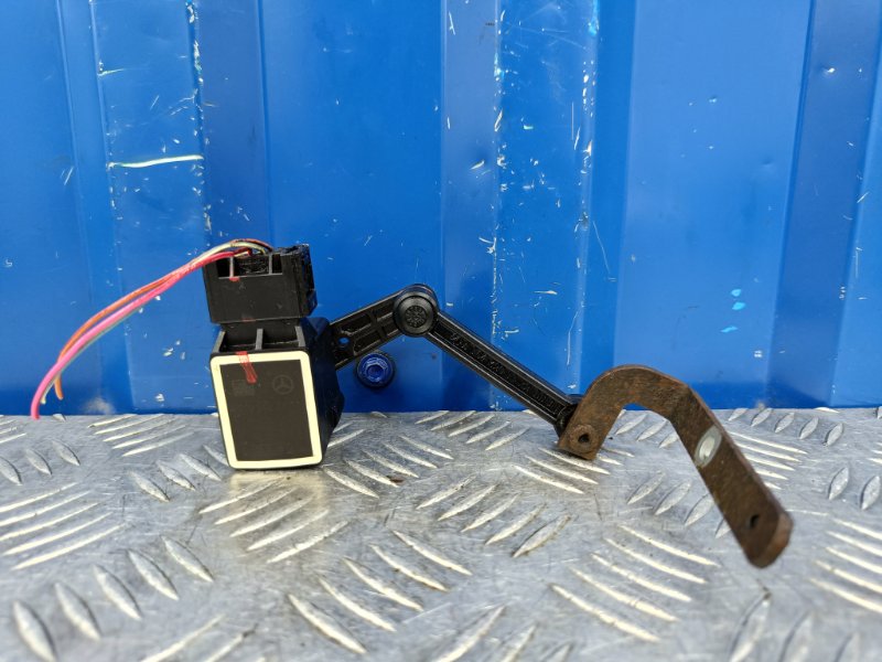 Датчик положения кузова Mercedes-Benz M-Class W164 3.5 M272.967 2008 перед. (б/у)