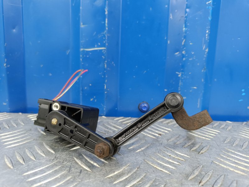 Датчик положения кузова Mercedes-Benz M-Class W164 3.5 M272.967 2008 перед. (б/у)