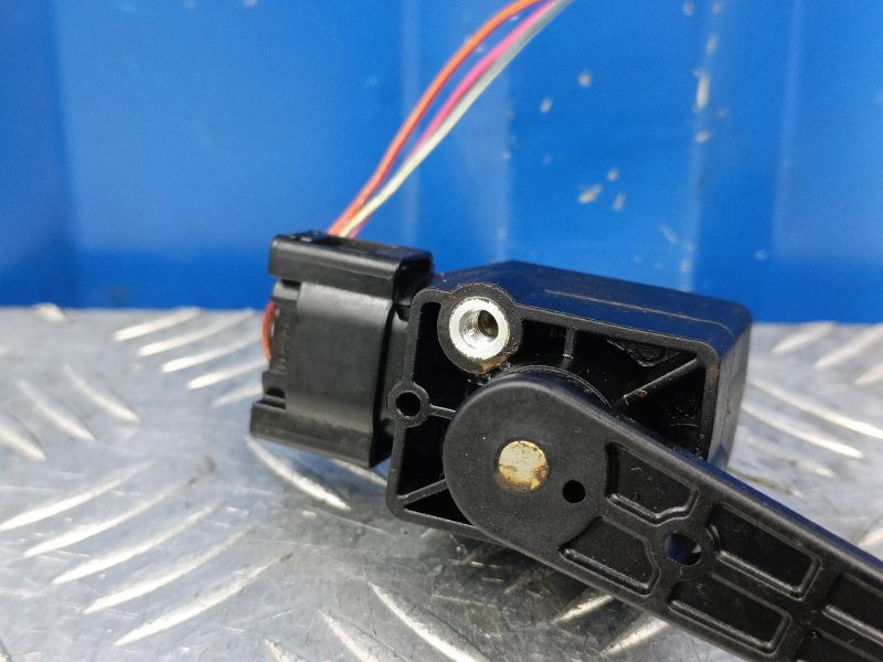 Датчик положения кузова Mercedes-Benz M-Class W164 3.5 M272.967 2008 перед. (б/у)