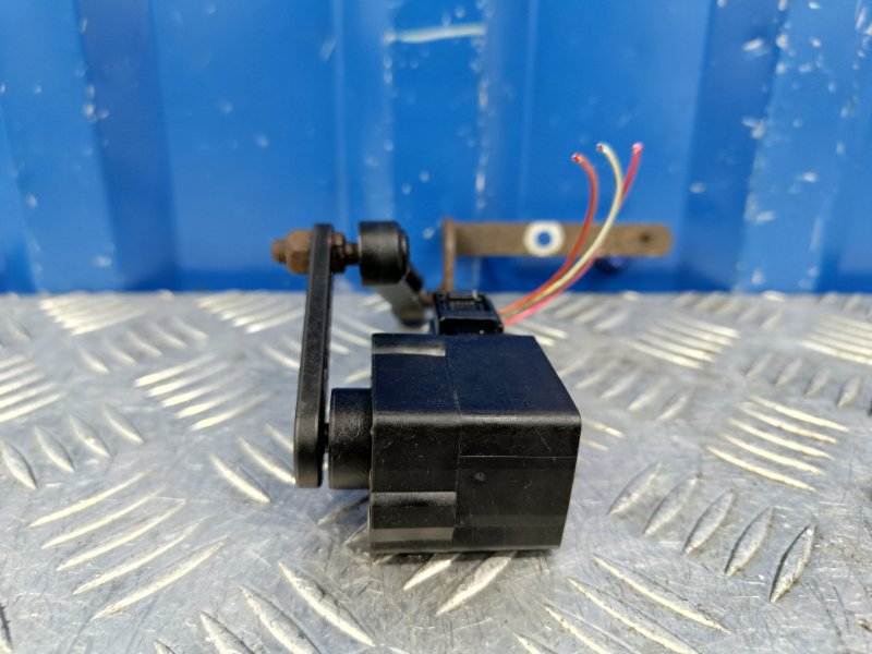 Датчик положения кузова Mercedes-Benz M-Class W164 3.5 M272.967 2008 перед. (б/у)