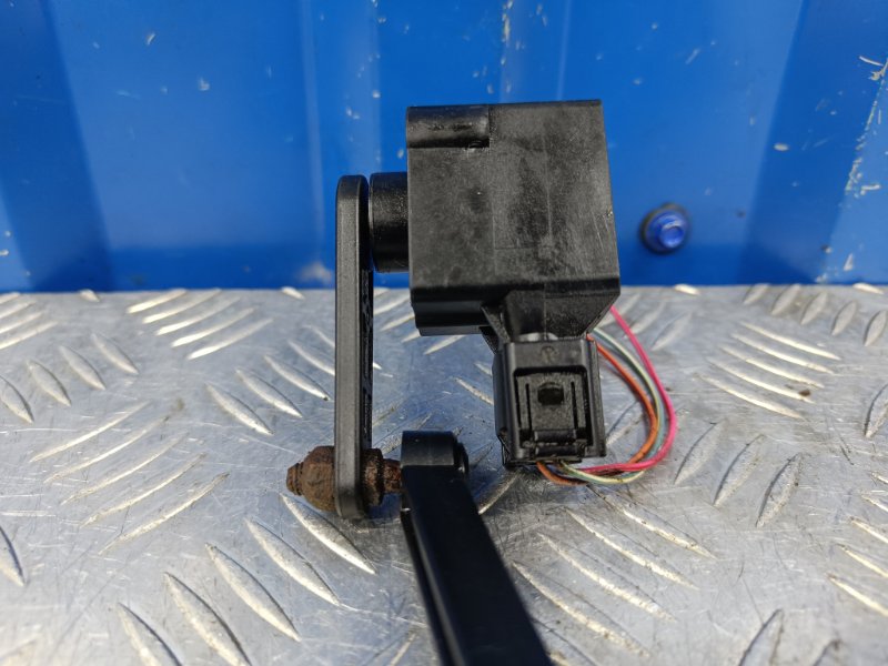 Датчик положения кузова Mercedes-Benz M-Class W164 3.5 M272.967 2008 перед. (б/у)