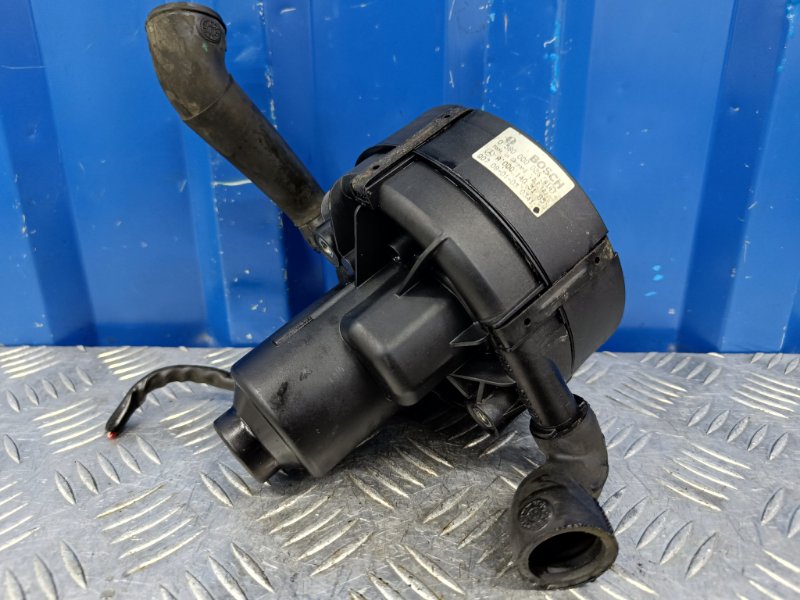 Насос продувки катализаторов Mercedes-Benz M-Class W164 3.5 M272.967 2008 (б/у) Насос продувки катализаторов Mercedes-Benz M-Class W164 3.5 M272.967 2008 (б/у)