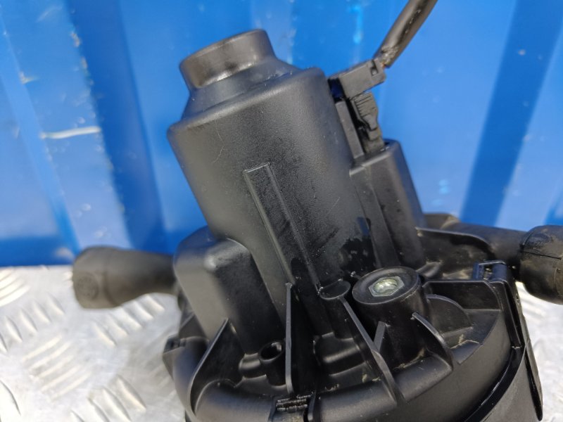 Насос продувки катализаторов Mercedes-Benz M-Class W164 3.5 M272.967 2008 (б/у) Насос продувки катализаторов Mercedes-Benz M-Class W164 3.5 M272.967 2008 (б/у)