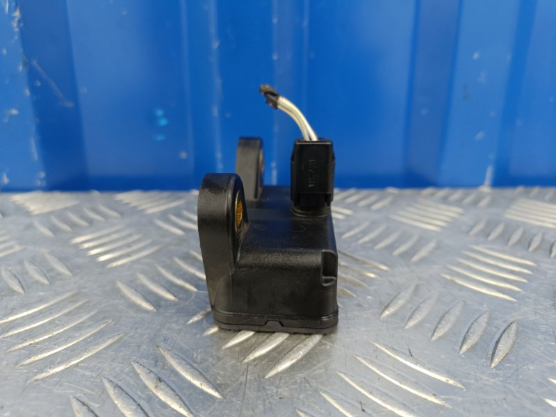 Датчик ускорения Renault Megane BZ0 1.5 K9KG832 2008 (б/у)