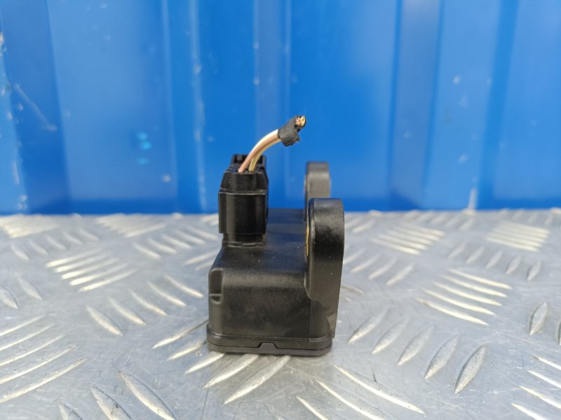 Датчик ускорения Renault Megane BZ0 1.5 K9KG832 2008 (б/у)