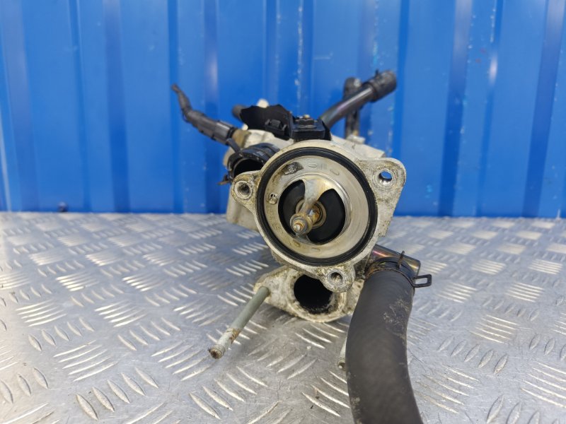 Корпус термостата Kia Sorento 2 2.2 D4HB 2014 (б/у)