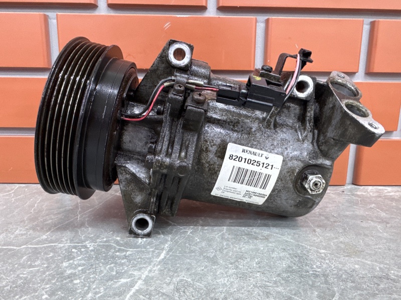 Компрессор кондиционера Renault Megane BZ00 1.6 K4M839 2011 (б/у)