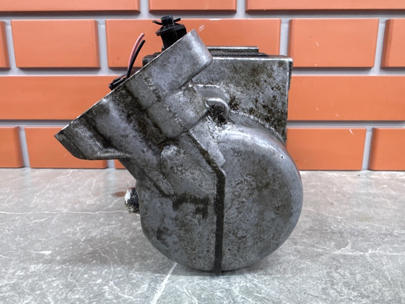 Компрессор кондиционера Renault Megane BZ00 1.6 K4M839 2011 (б/у)