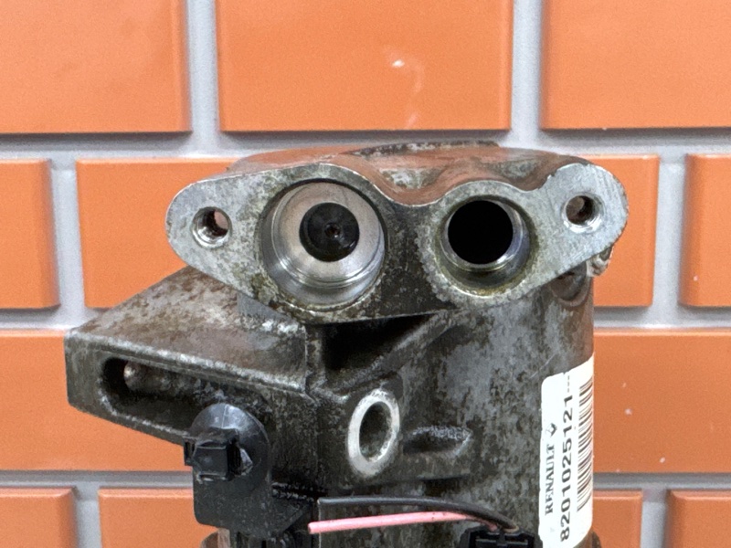 Компрессор кондиционера Renault Megane BZ00 1.6 K4M839 2011 (б/у)