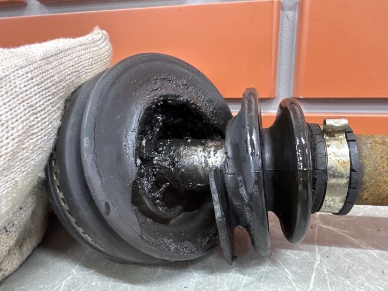 Привод Ford Focus DB 1.6 SIDA 2008 перед. лев. (б/у)