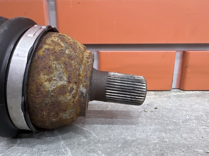 Привод Ford Focus DB 1.6 SIDA 2008 перед. прав. (б/у)