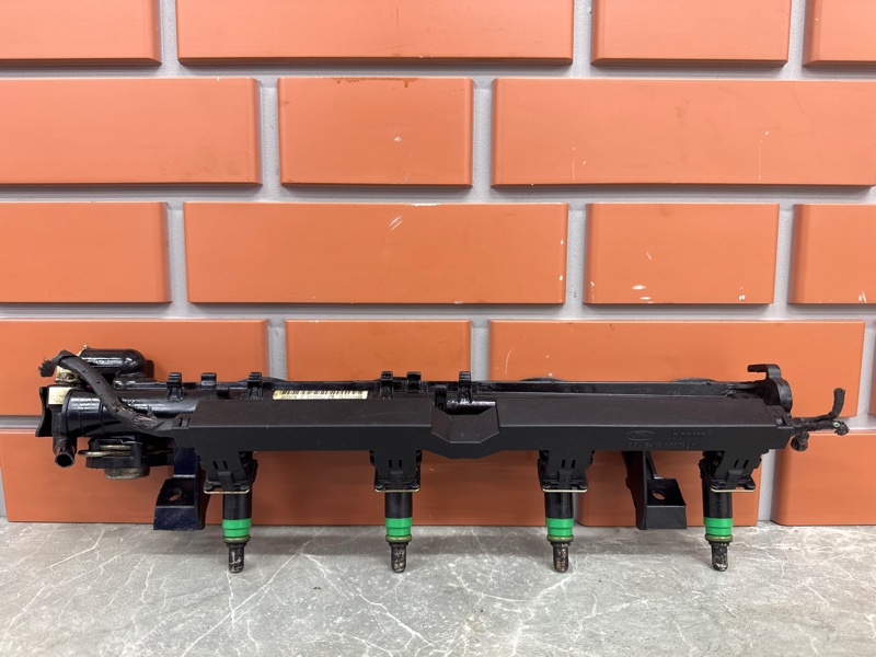 Топливная рампа Ford Focus DB 1.6 SIDA 2008 (б/у)