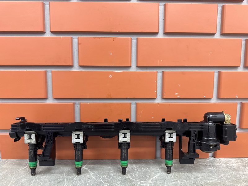 Топливная рампа Ford Focus DB 1.6 SIDA 2008 (б/у)