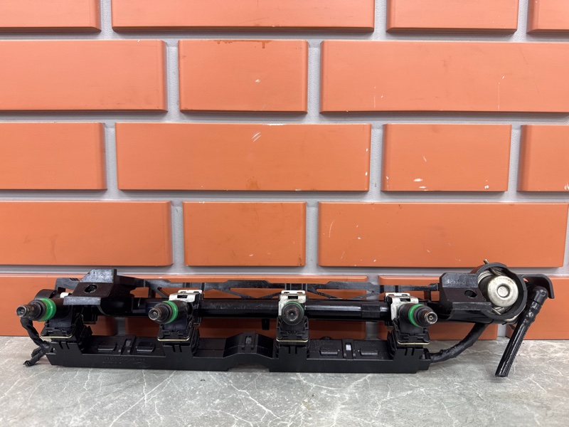 Топливная рампа Ford Focus DB 1.6 SIDA 2008 (б/у)