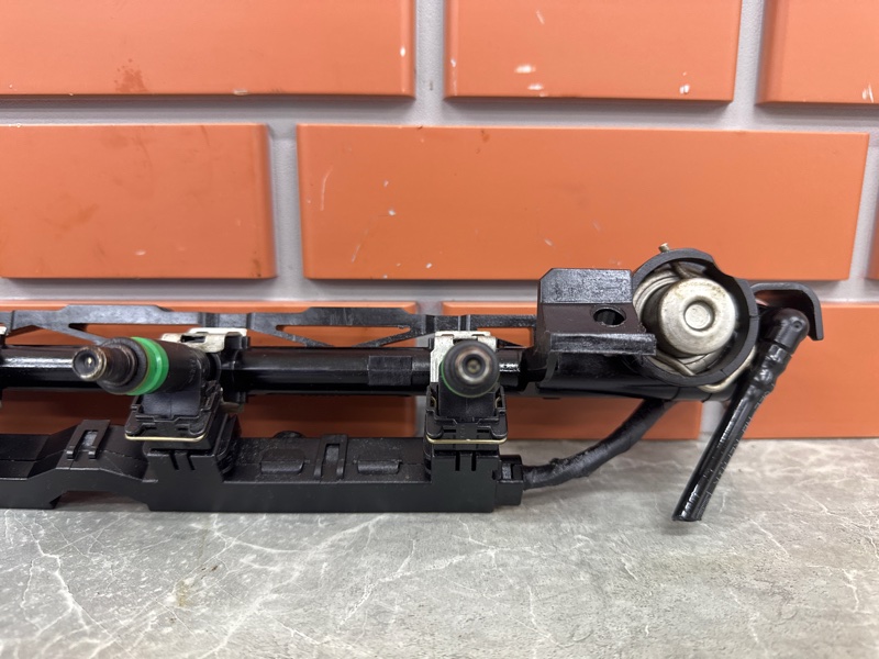 Топливная рампа Ford Focus DB 1.6 SIDA 2008 (б/у)