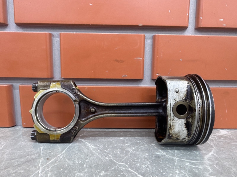 Поршень с шатуном Hyundai Elantra HD 1.6 G4FC 2008 (б/у)