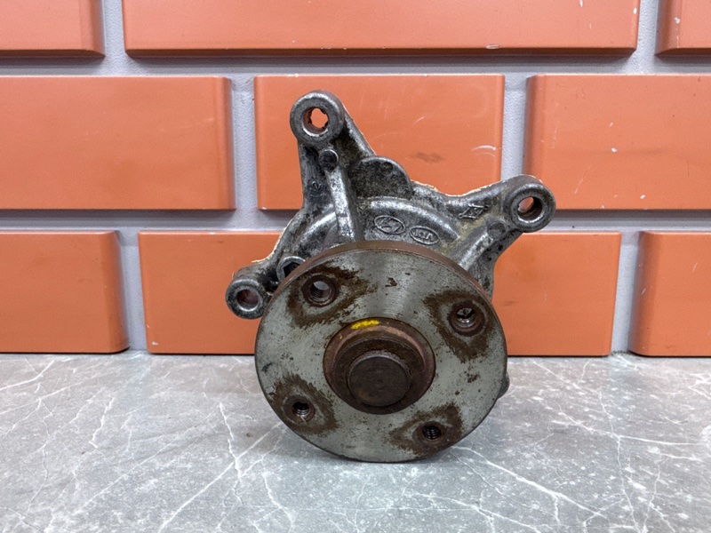 Помпа водяная Hyundai Elantra HD 1.6 G4FC 2008 (б/у)