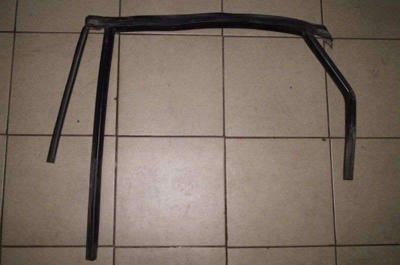 Уплотнитель стекла двери Ford Mondeo 5 2.0 (TNCC) 2017 задн. лев. (б/у)