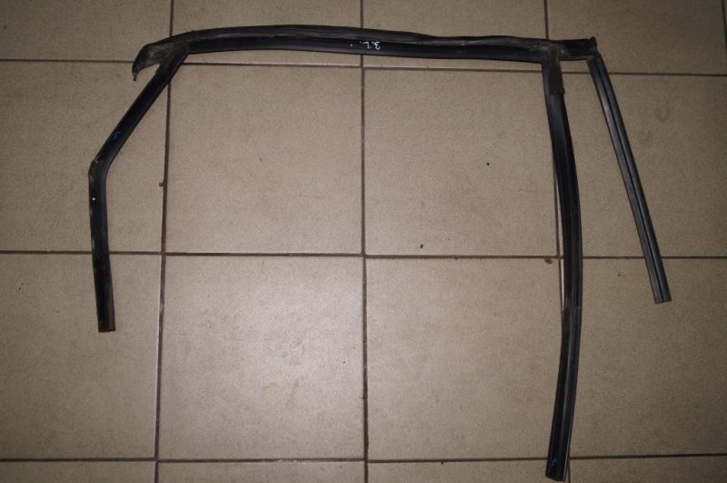 Уплотнитель стекла двери Ford Mondeo 5 2.0 (TNCC) 2017 задн. лев. (б/у)