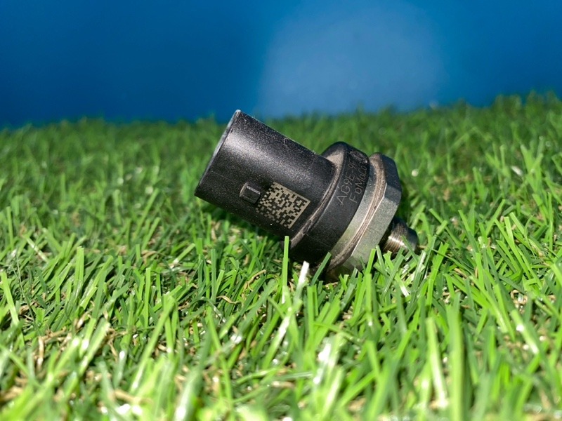 Датчик давления топлива Volvo S60 2.0 B4204T7 (б/у) Датчик давления топлива Volvo S60 2.0 B4204T7 (б/у)