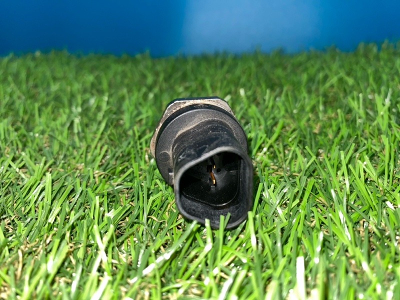 Датчик давления топлива Volvo S60 2.0 B4204T7 (б/у) Датчик давления топлива Volvo S60 2.0 B4204T7 (б/у)