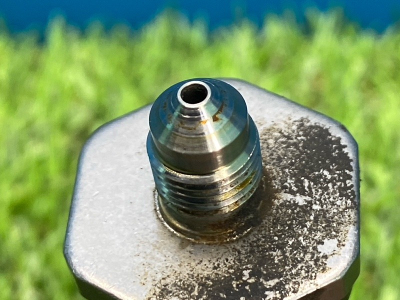 Датчик давления топлива Volvo S60 2.0 B4204T7 (б/у) Датчик давления топлива Volvo S60 2.0 B4204T7 (б/у)