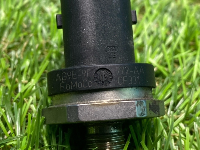 Датчик давления топлива Volvo S60 2.0 B4204T7 (б/у) Датчик давления топлива Volvo S60 2.0 B4204T7 (б/у)