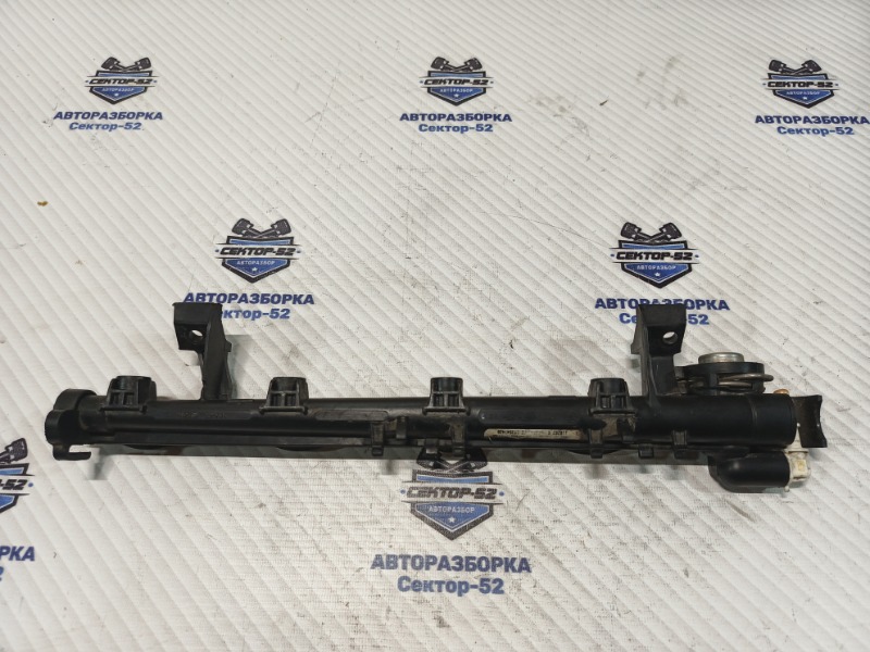 Рейка топливная (рампа) Ford Focus CB8 PNDA 2011 (б/у) 1804263