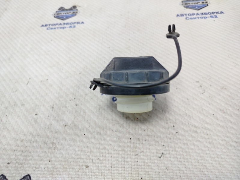 Крышка топливного бака Kia Sportage KM G4GC 2008 (б/у) 3101038600 Крышка топливного бака Kia Sportage KM G4GC 2008 (б/у) 3101038600