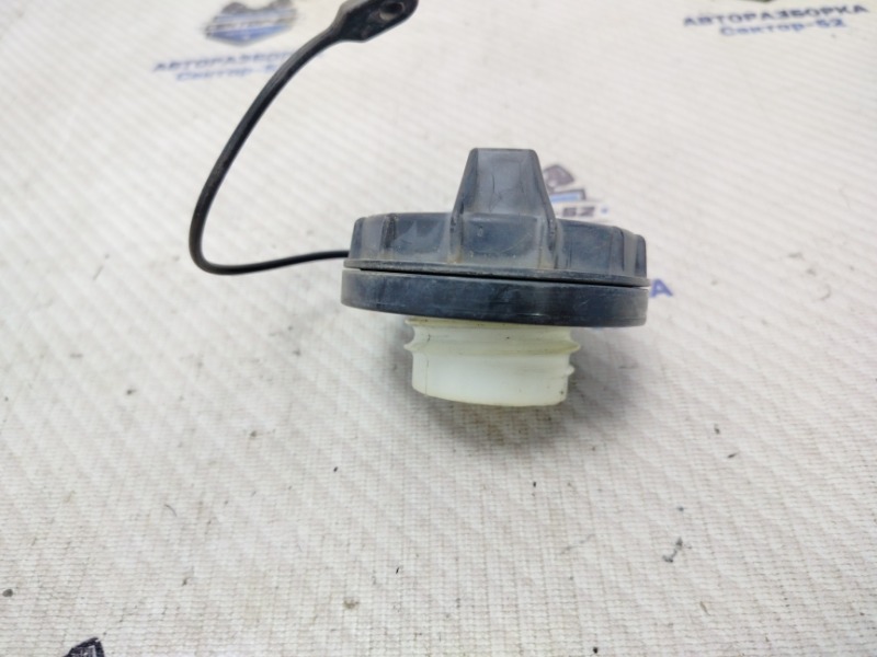 Крышка топливного бака Kia Sportage KM G4GC 2008 (б/у) 3101038600 Крышка топливного бака Kia Sportage KM G4GC 2008 (б/у) 3101038600