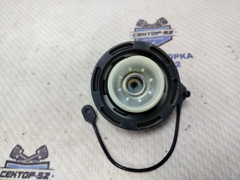 Крышка топливного бака Kia Sportage KM G4GC 2008 (б/у) 3101038600 Крышка топливного бака Kia Sportage KM G4GC 2008 (б/у) 3101038600