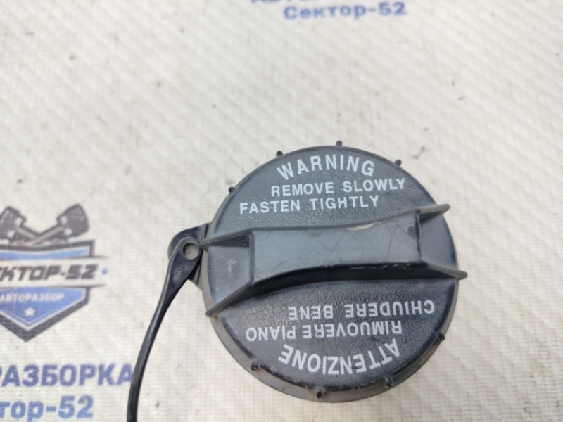 Крышка топливного бака Kia Sportage KM G4GC 2008 (б/у) 3101038600 Крышка топливного бака Kia Sportage KM G4GC 2008 (б/у) 3101038600