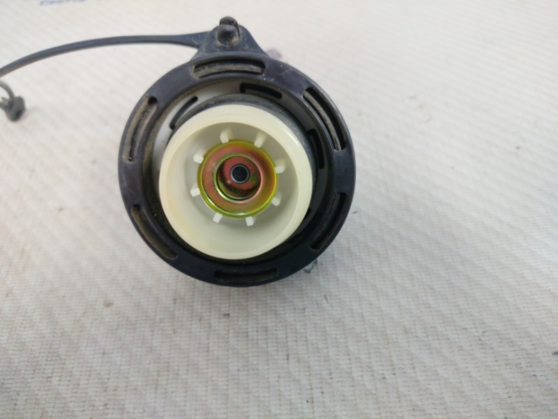 Крышка топливного бака Hyundai Tucson JM G4GC 2006 (б/у) 3101038600 Крышка топливного бака Hyundai Tucson JM G4GC 2006 (б/у) 3101038600