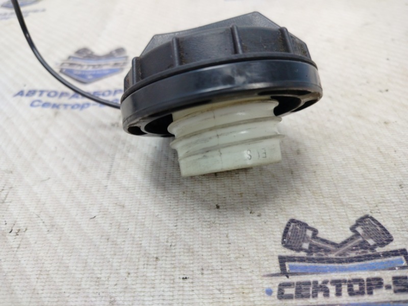 Крышка топливного бака Kia Sportage KM G4GC 2009 (б/у) 3101038600 Крышка топливного бака Kia Sportage KM G4GC 2009 (б/у) 3101038600