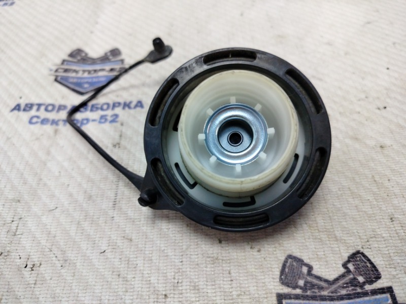 Крышка топливного бака Kia Sportage KM G4GC 2009 (б/у) 3101038600 Крышка топливного бака Kia Sportage KM G4GC 2009 (б/у) 3101038600