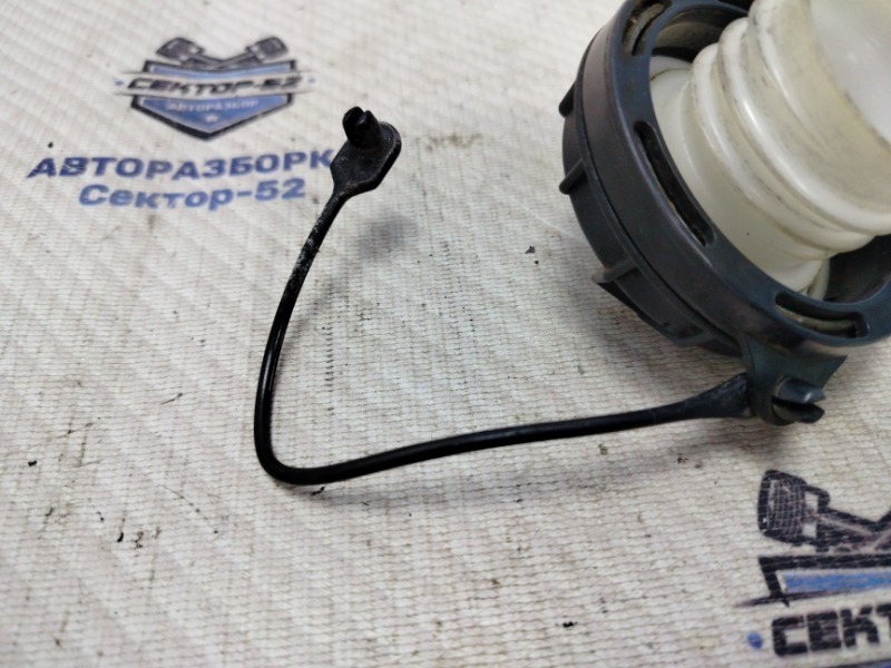 Крышка топливного бака Kia Sportage KM G4GC 2009 (б/у) 3101038600 Крышка топливного бака Kia Sportage KM G4GC 2009 (б/у) 3101038600