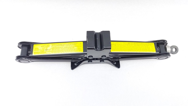 Набор инструментов Chery Tiggo 7 Plus T1EJ 2022 (б/у) Набор инструментов Chery Tiggo 7 Plus T1EJ 2022 (б/у)