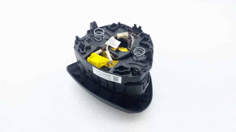 Подушка безопасности в руль Skoda Octavia A7 CWVA 2017 (б/у) Подушка безопасности в руль Skoda Octavia A7 CWVA 2017 (б/у)