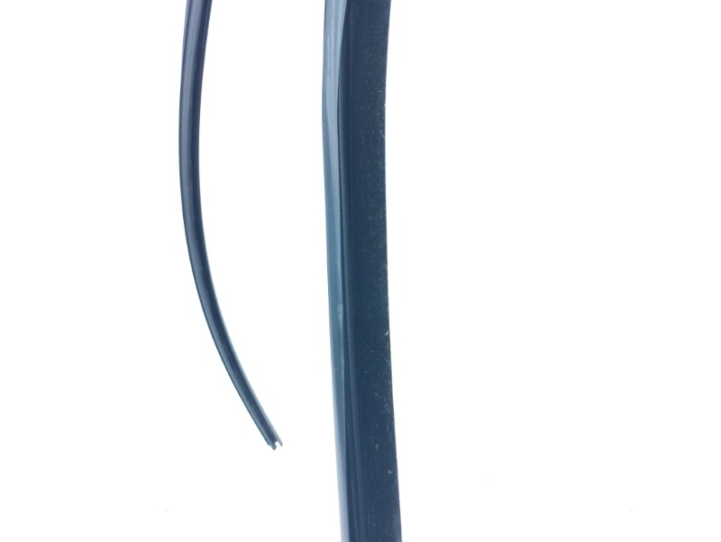 Уплотнитель стекла двери Ford Mondeo BD 1.6L DURATEC 2008 задн. лев. (б/у)