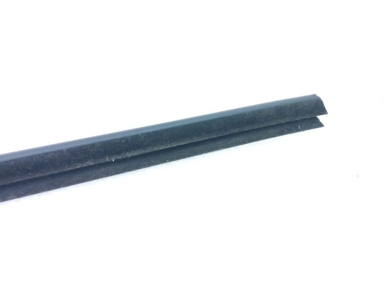 Уплотнитель стекла Ford Mondeo BD 1.6L DURATEC 2008 задн. лев. (б/у)