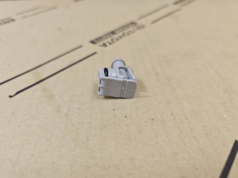 Штуцер Lexus LX 3 Штуцер Lexus LX 3