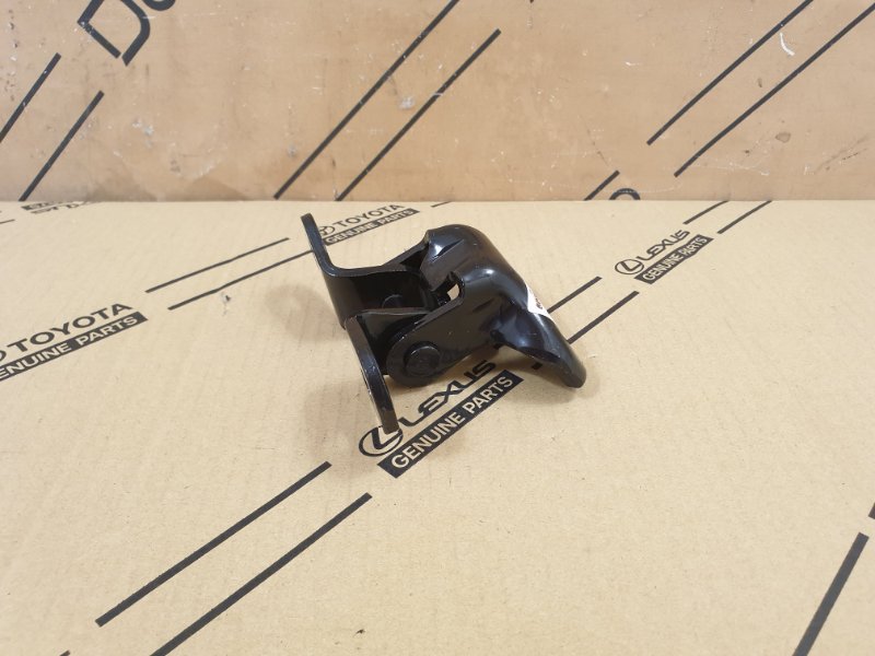 Петля двери Toyota Yaris перед. лев.